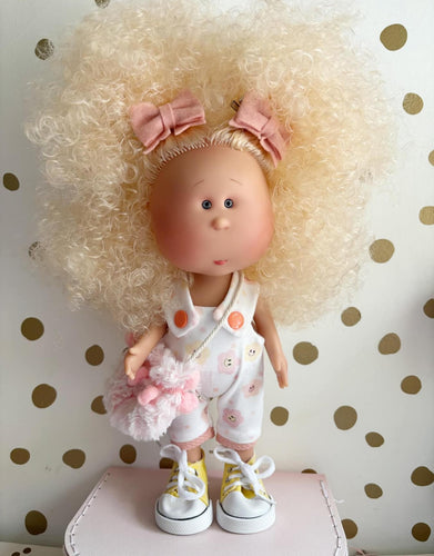 Blonde fro Mia