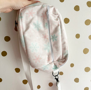8x5 Large Snowflake Fannypack