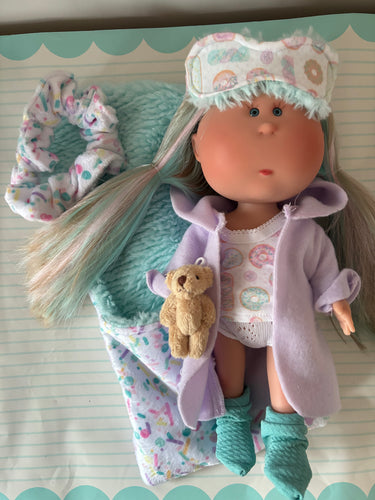 Exclusive slumber party Mia