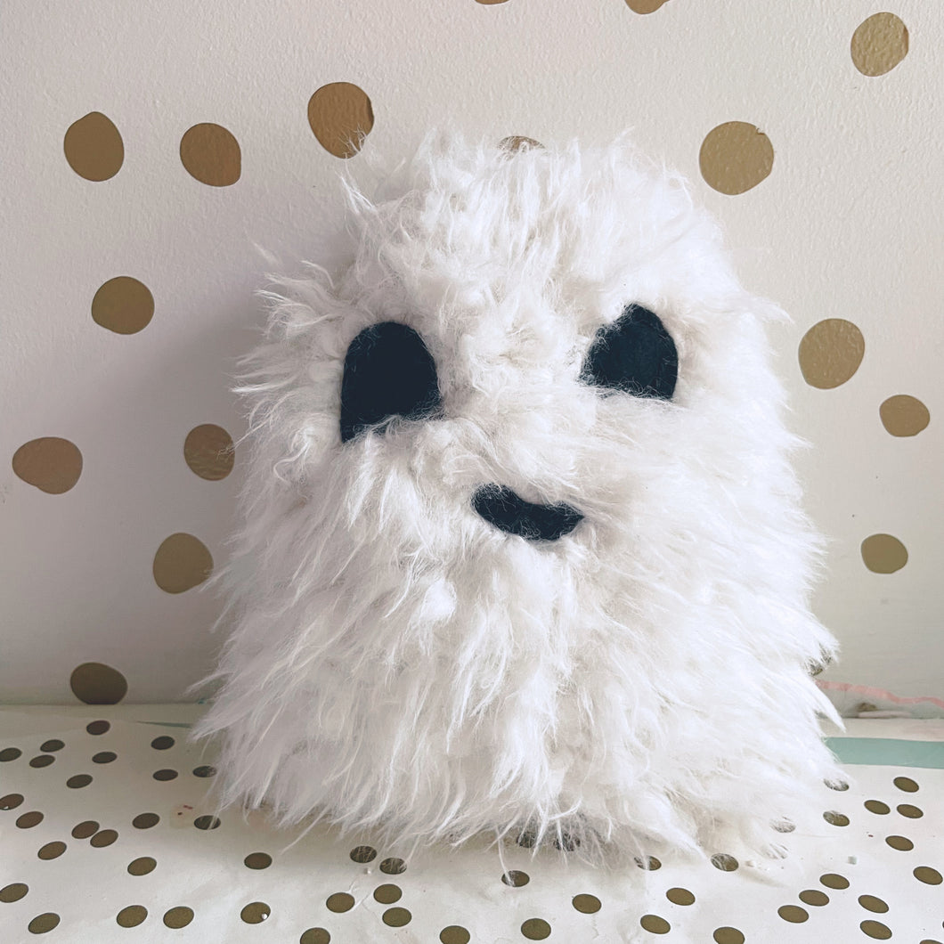 Small ghost white