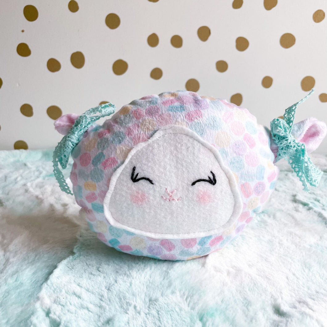 Macaroon Chubby Lamb